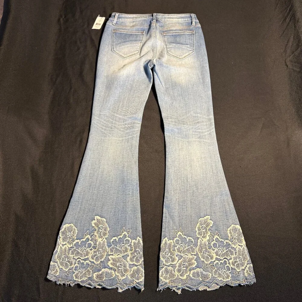 NWT Rare Driftwood Farrah Embroidered Flare Jeans Sz 29 - Picture 5 of 14